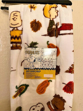 Peanuts Peanuts Fall Harvest Soft Plush Throw White & Orange NWT